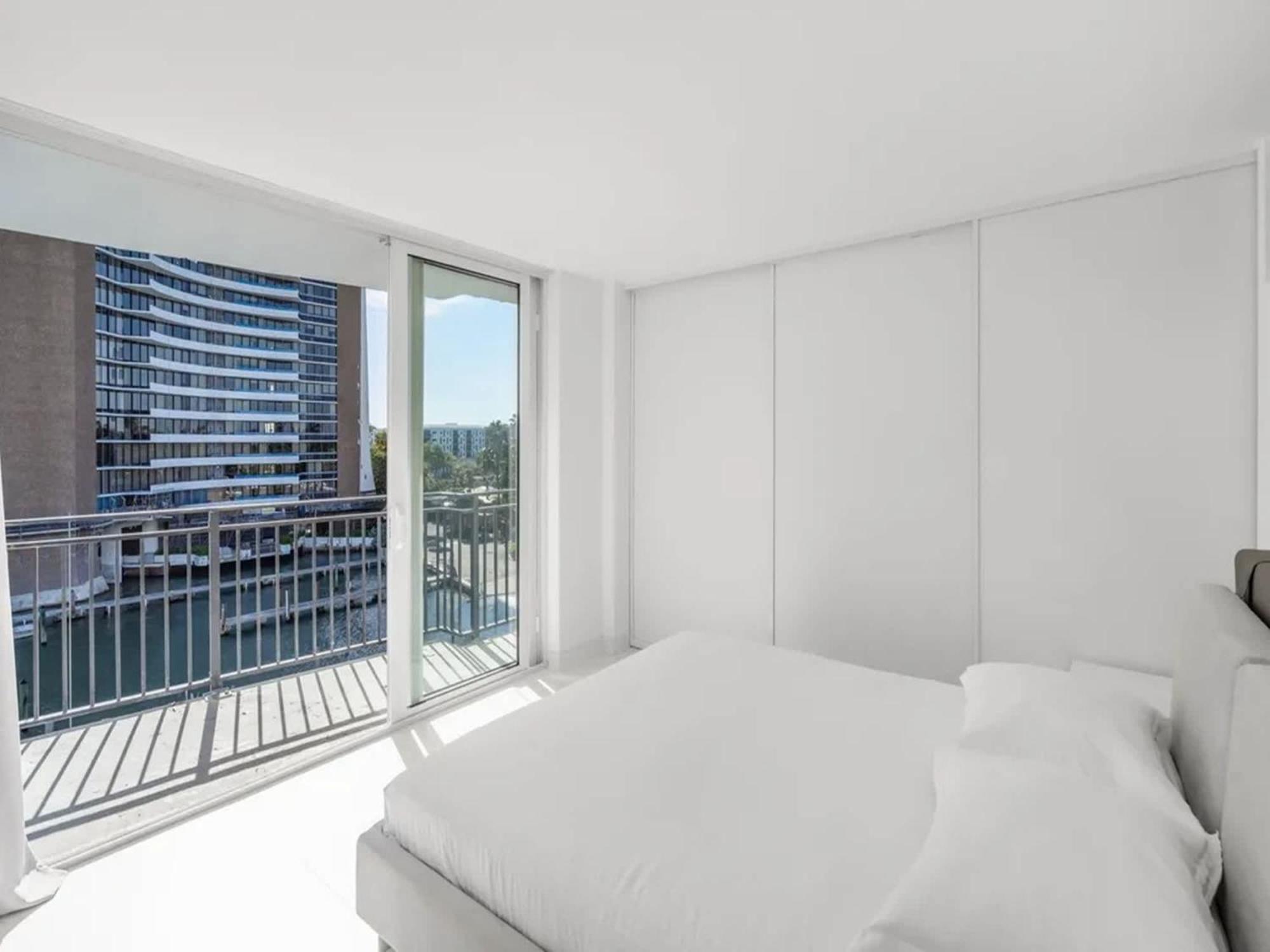 Apartamento Modern Bayview With Balcony In *