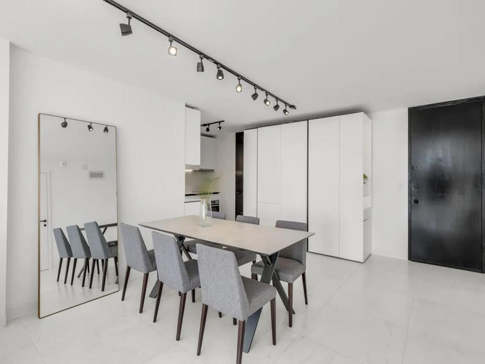 Modern Bayview With Balcony In Apartamento